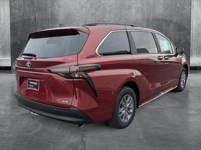 2025 Toyota Sienna XLE