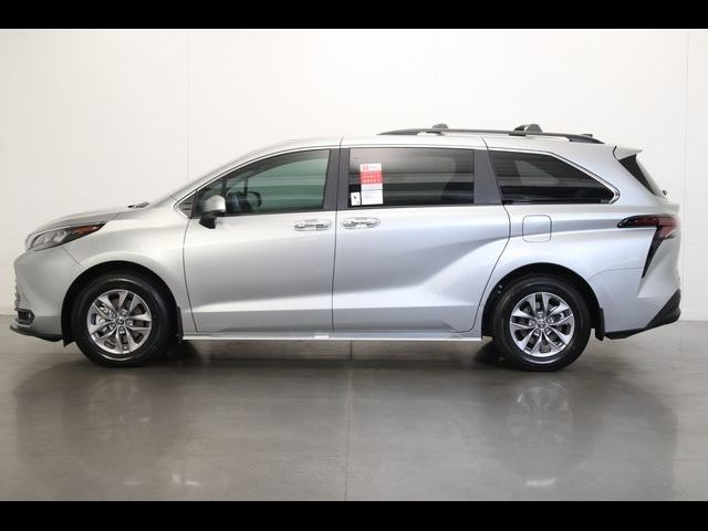 2025 Toyota Sienna XLE