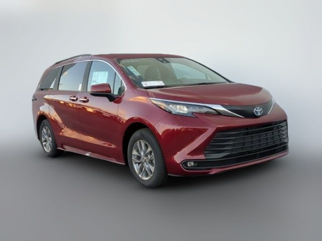 2025 Toyota Sienna XLE