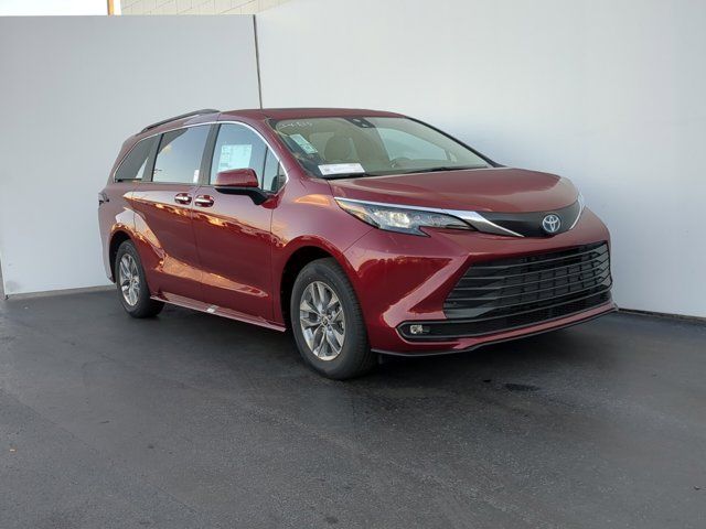 2025 Toyota Sienna XLE