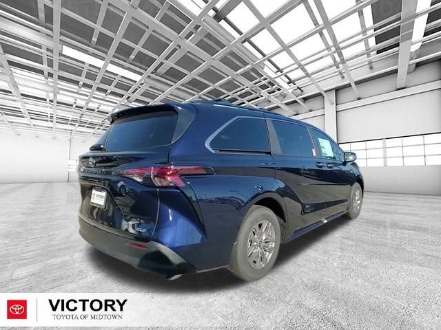 2025 Toyota Sienna XLE