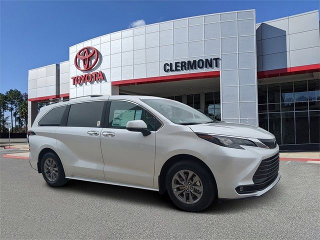 2025 Toyota Sienna XLE