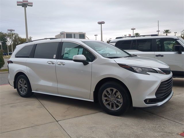 2025 Toyota Sienna XLE