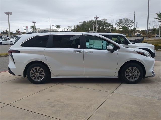 2025 Toyota Sienna XLE