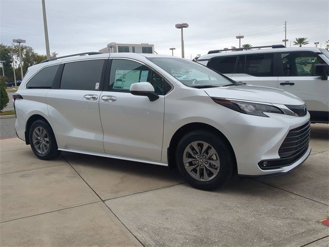 2025 Toyota Sienna XLE