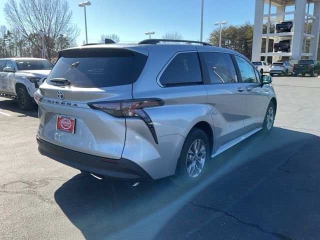 2025 Toyota Sienna XLE