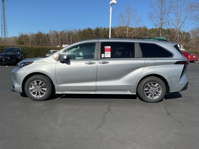 2025 Toyota Sienna XLE