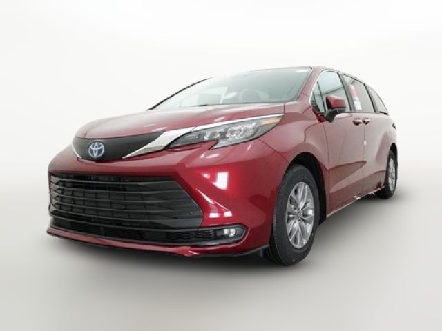 2025 Toyota Sienna XLE