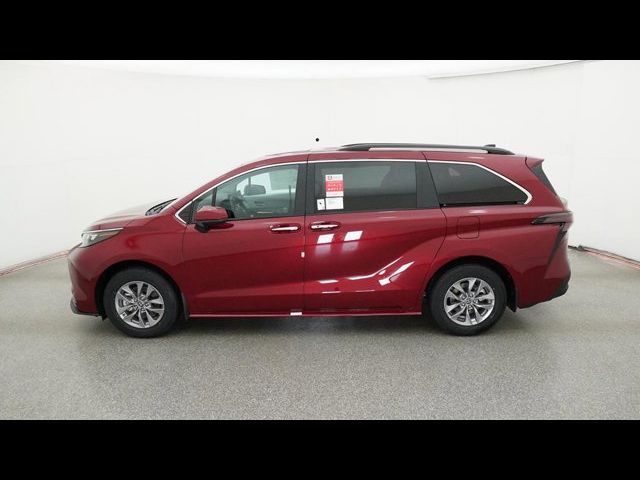 2025 Toyota Sienna XLE