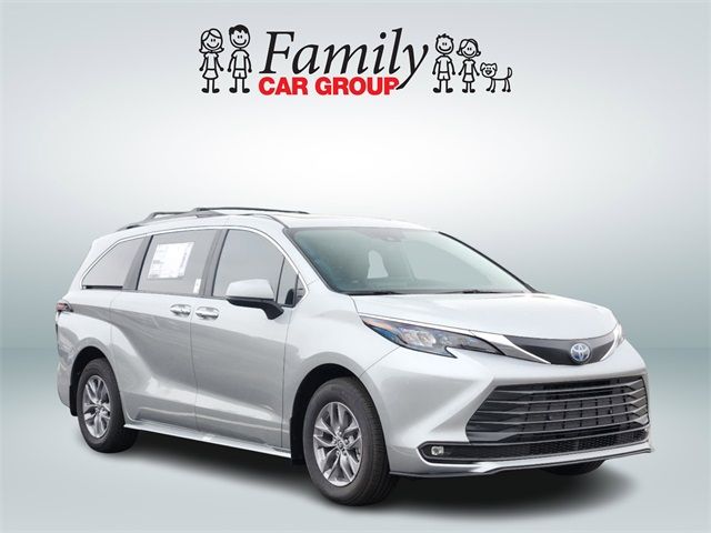 2025 Toyota Sienna XLE