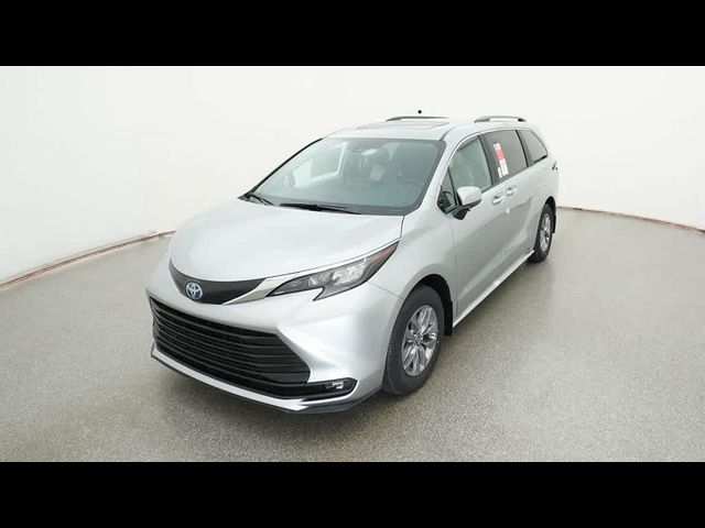 2025 Toyota Sienna XLE