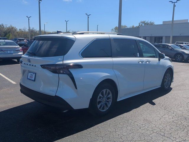 2025 Toyota Sienna XLE
