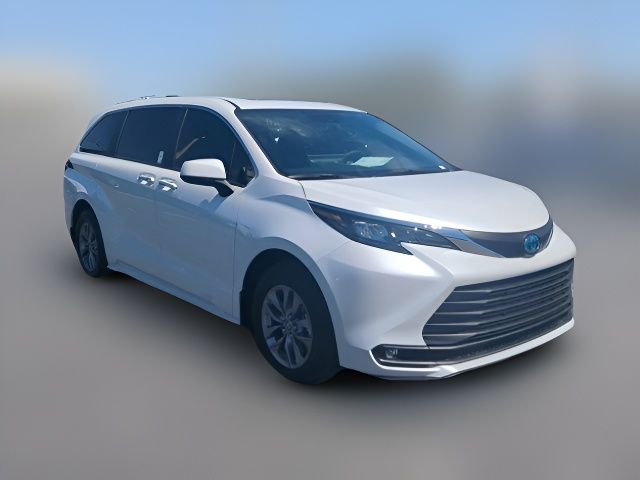 2025 Toyota Sienna XLE