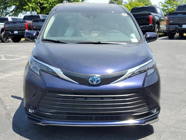 2025 Toyota Sienna XLE