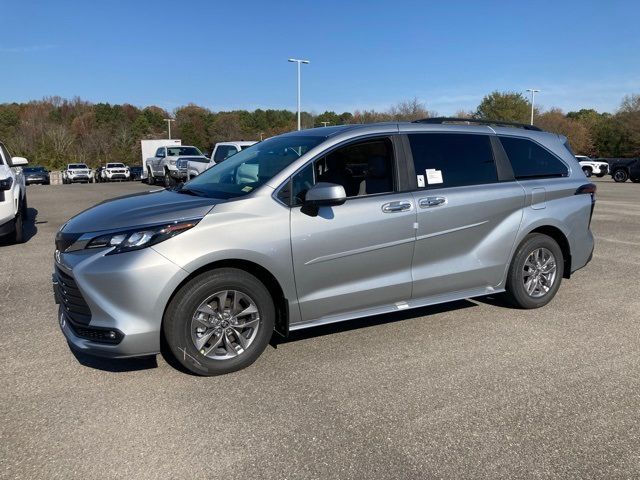 2025 Toyota Sienna XLE