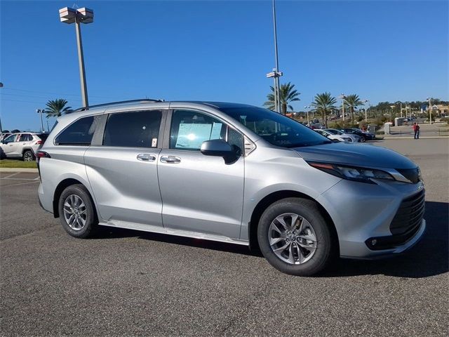 2025 Toyota Sienna XLE