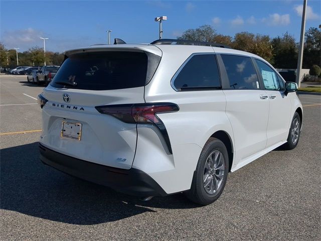 2025 Toyota Sienna XLE