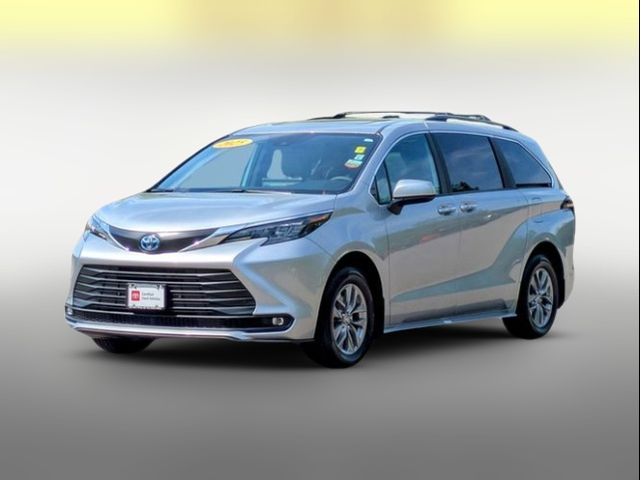 2025 Toyota Sienna XLE
