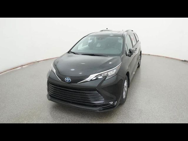 2025 Toyota Sienna XLE