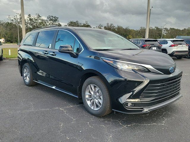 2025 Toyota Sienna XLE