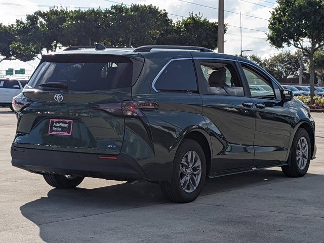 2025 Toyota Sienna XLE