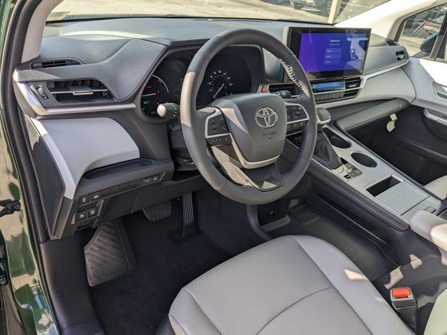 2025 Toyota Sienna XLE