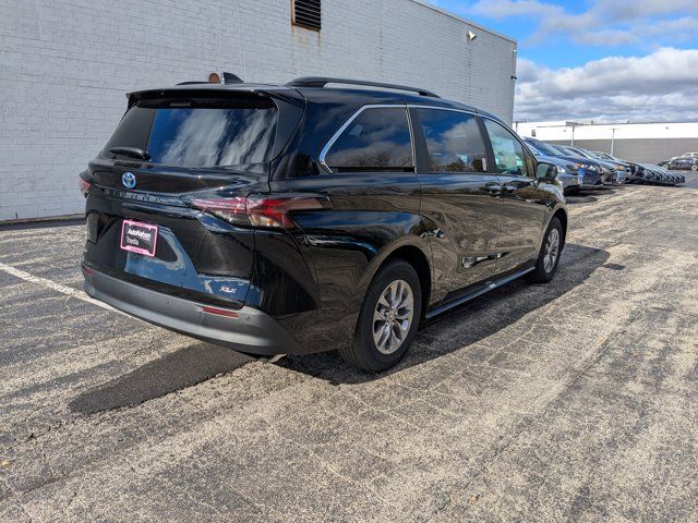 2025 Toyota Sienna XLE