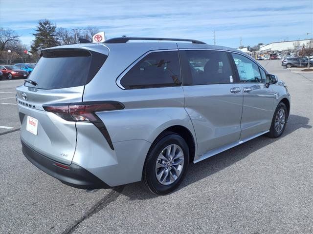 2025 Toyota Sienna XLE