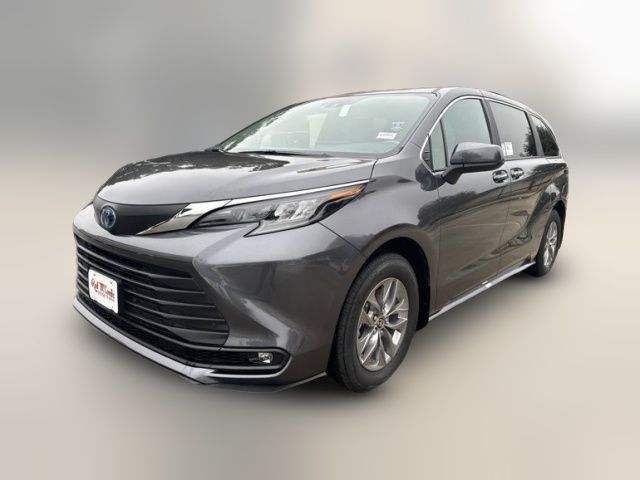 2025 Toyota Sienna XLE