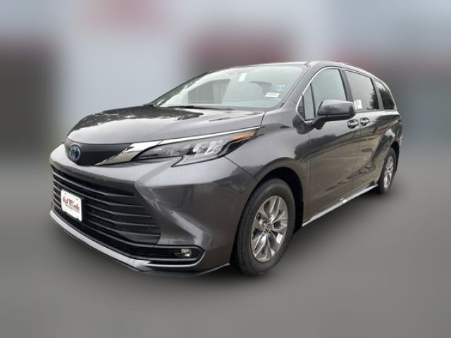 2025 Toyota Sienna XLE