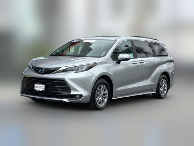 2025 Toyota Sienna XLE