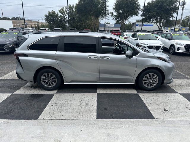 2025 Toyota Sienna XLE