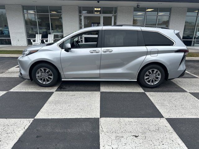 2025 Toyota Sienna XLE