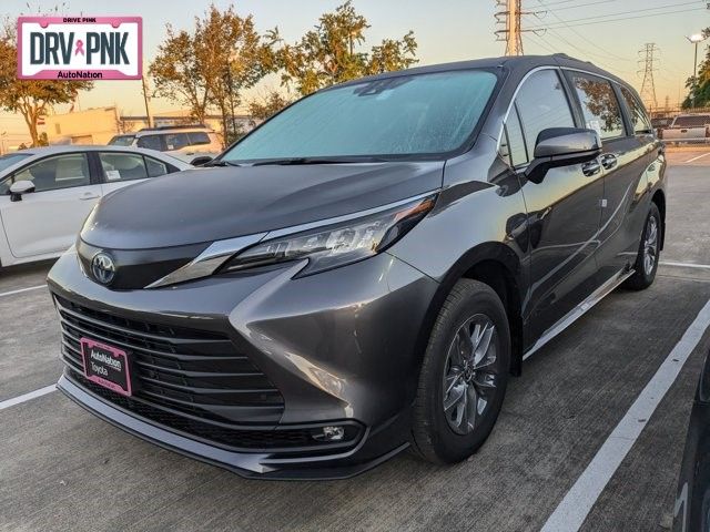 2025 Toyota Sienna XLE