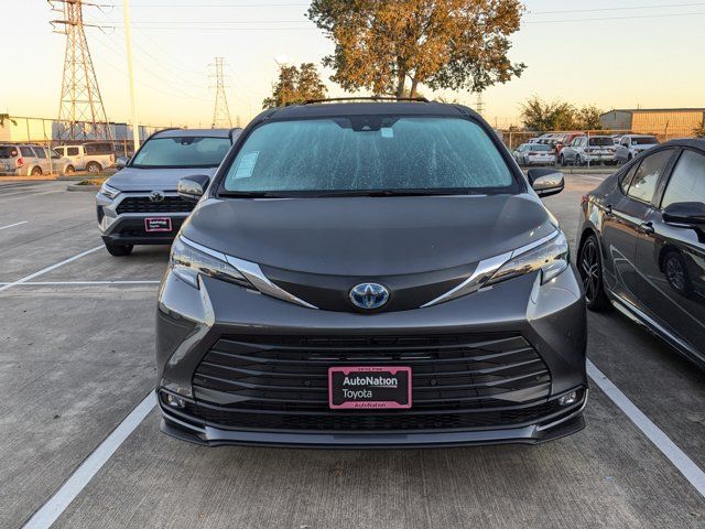 2025 Toyota Sienna XLE