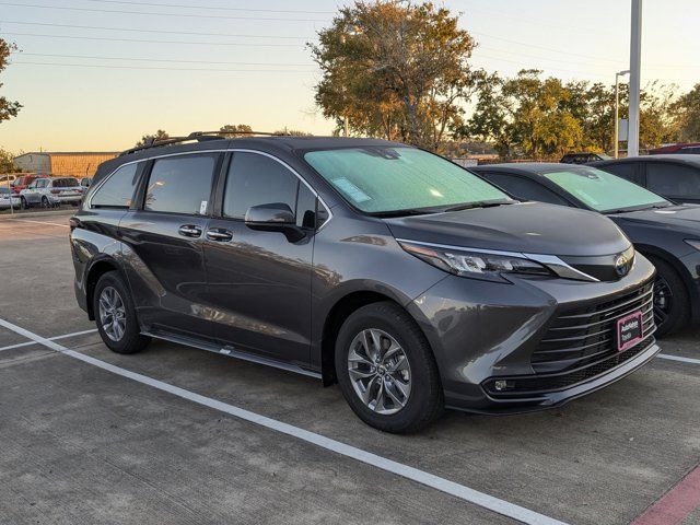 2025 Toyota Sienna XLE