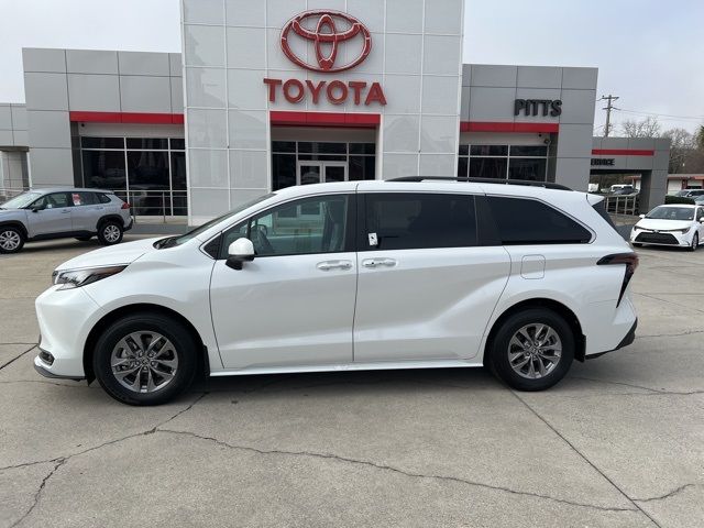 2025 Toyota Sienna XLE