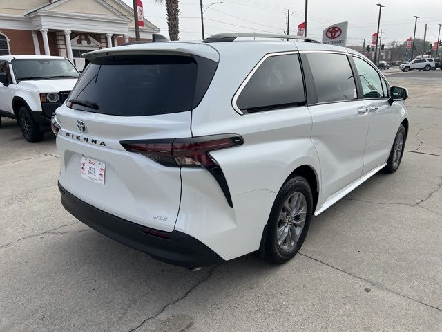 2025 Toyota Sienna XLE