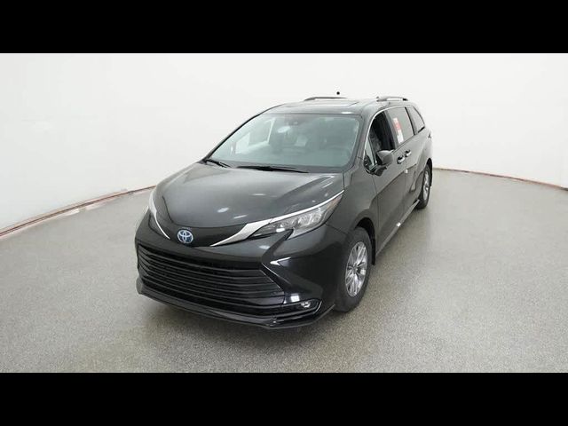 2025 Toyota Sienna XLE