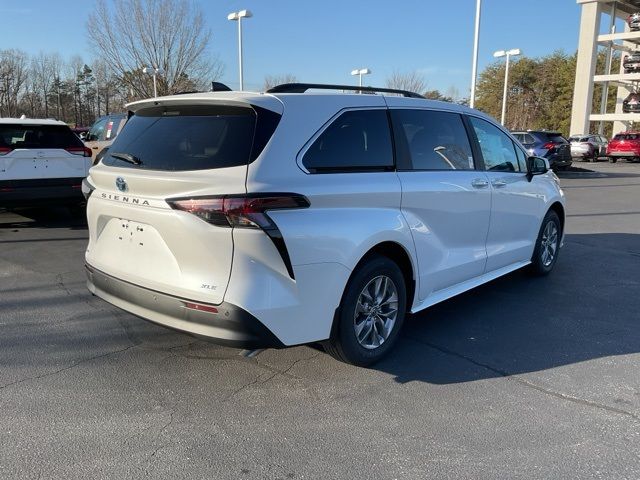 2025 Toyota Sienna XLE