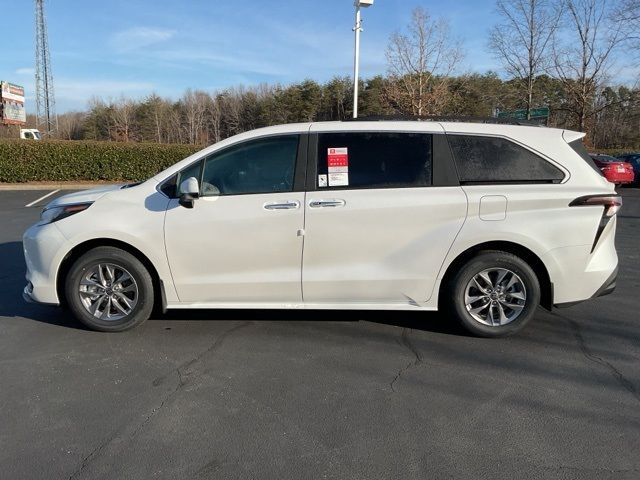 2025 Toyota Sienna XLE