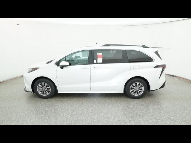 2025 Toyota Sienna XLE