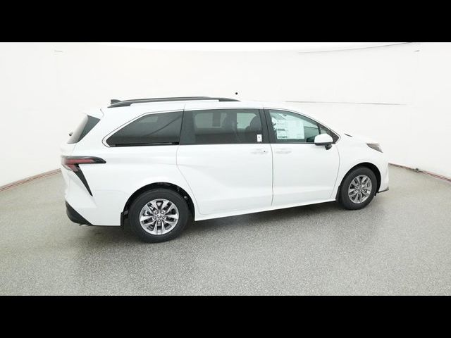 2025 Toyota Sienna XLE