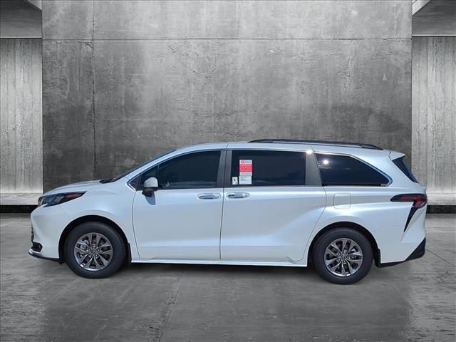 2025 Toyota Sienna XLE