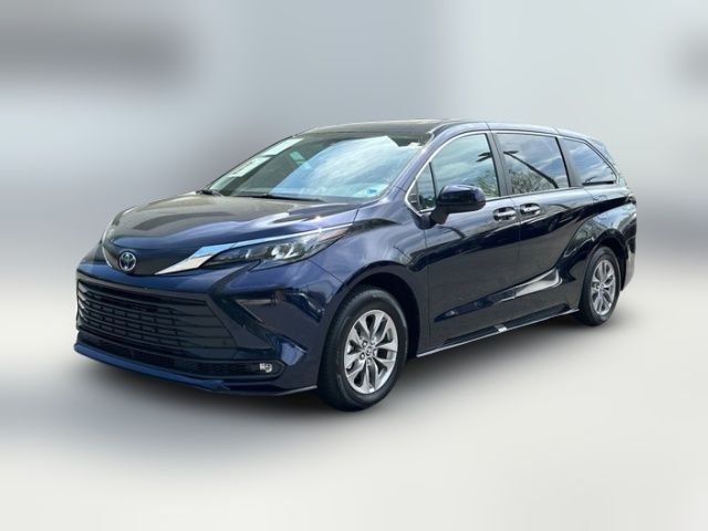 2025 Toyota Sienna XLE