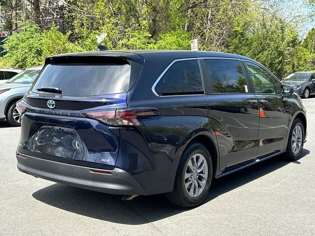 2025 Toyota Sienna XLE
