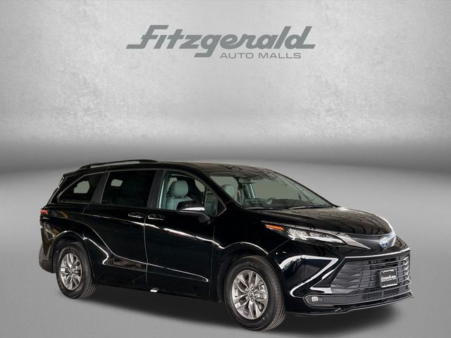 2025 Toyota Sienna XLE