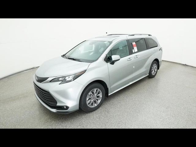 2025 Toyota Sienna XLE