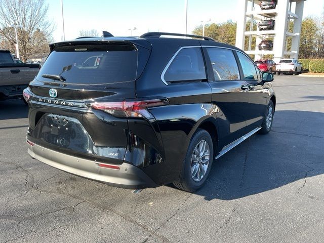 2025 Toyota Sienna XLE