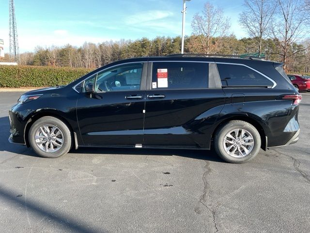 2025 Toyota Sienna XLE